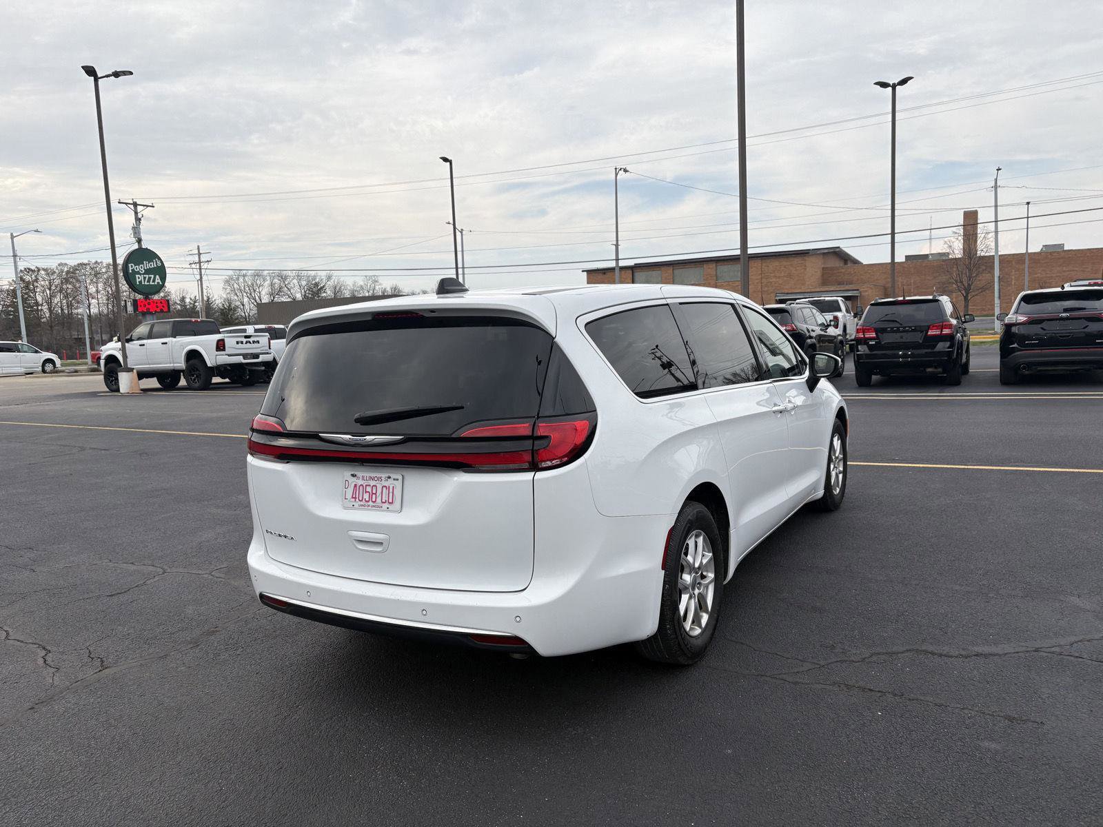 Used 2023 Chrysler Pacifica Touring image 23