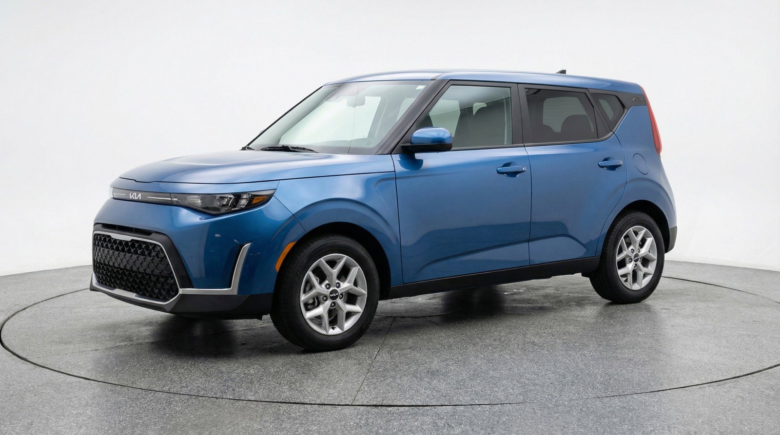 Used 2025 Kia Soul LX w/ LX Technology Package image 3