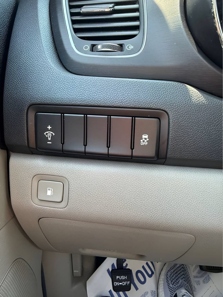 Used 2021 Kia Sedona LX FWD image 27