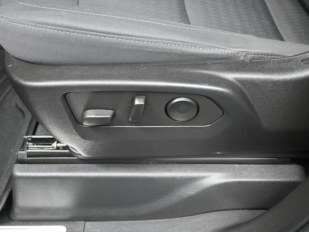 Used 2022 Chevrolet Silverado 1500 LT image 13