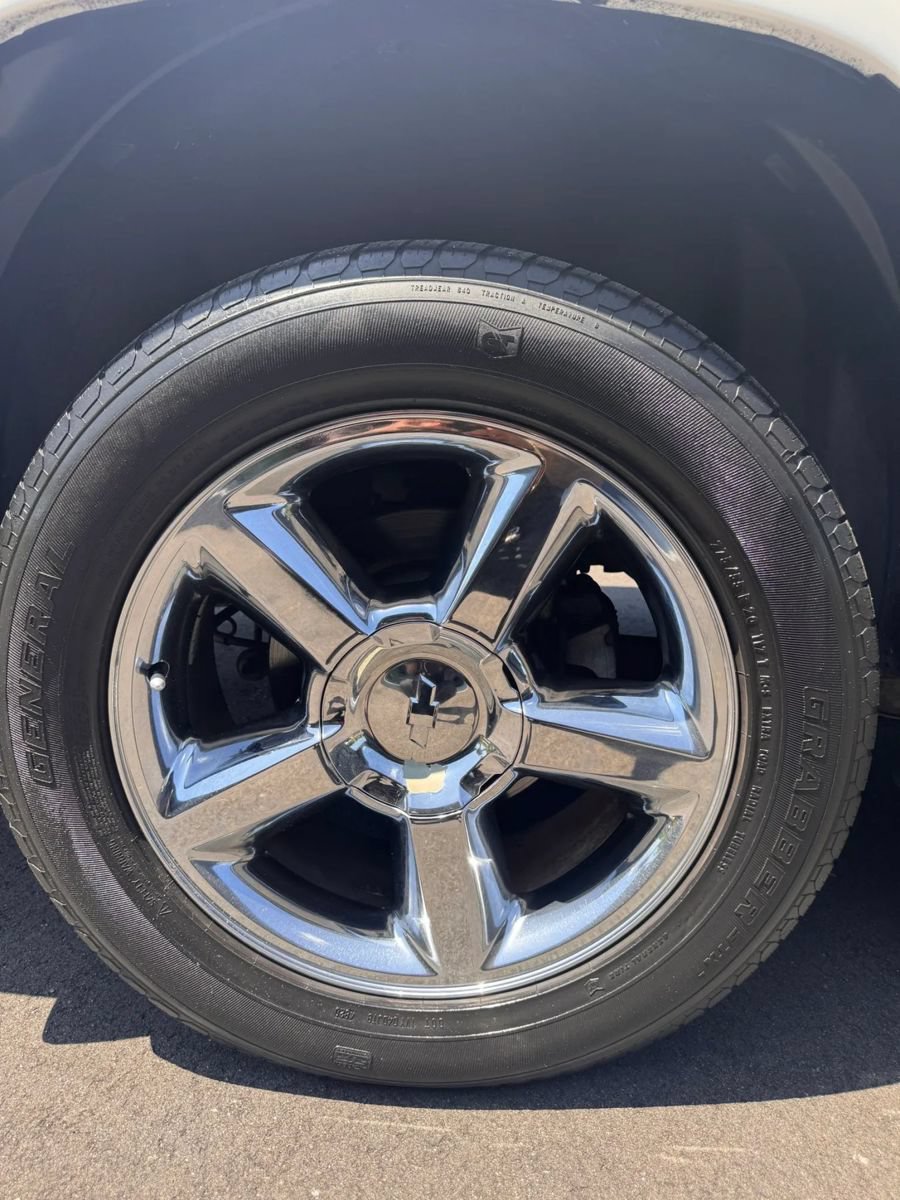 Used 2012 Chevrolet Avalanche LTZ AWD/4WD image 17