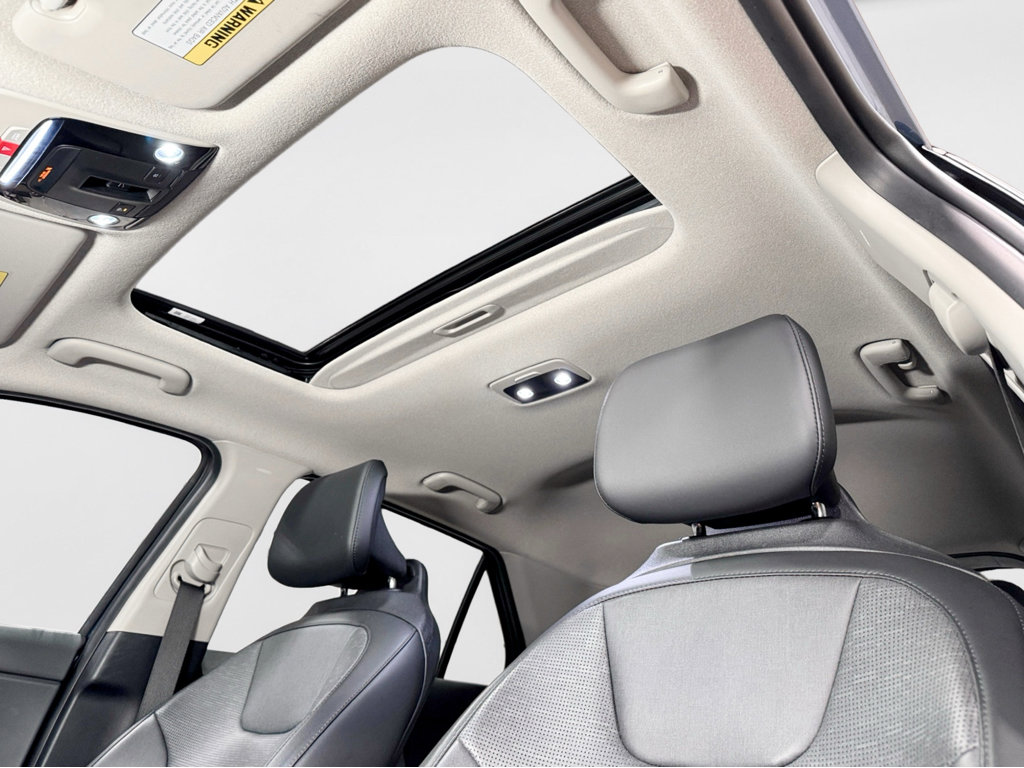 Used 2023 Kia Niro SX Touring image 24