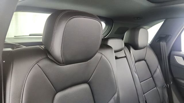 Used 2025 Porsche Cayenne w/ Premium Package image 25
