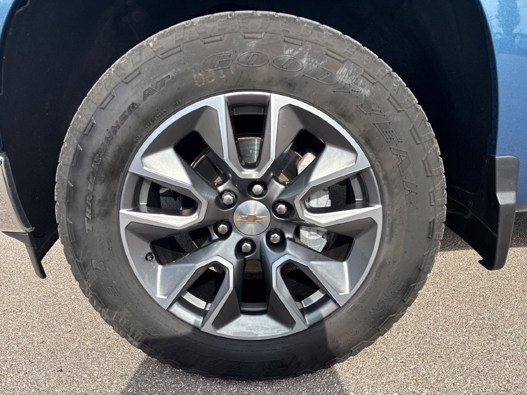 Used 2024 Chevrolet Silverado 1500 LT AWD/4WD image 29