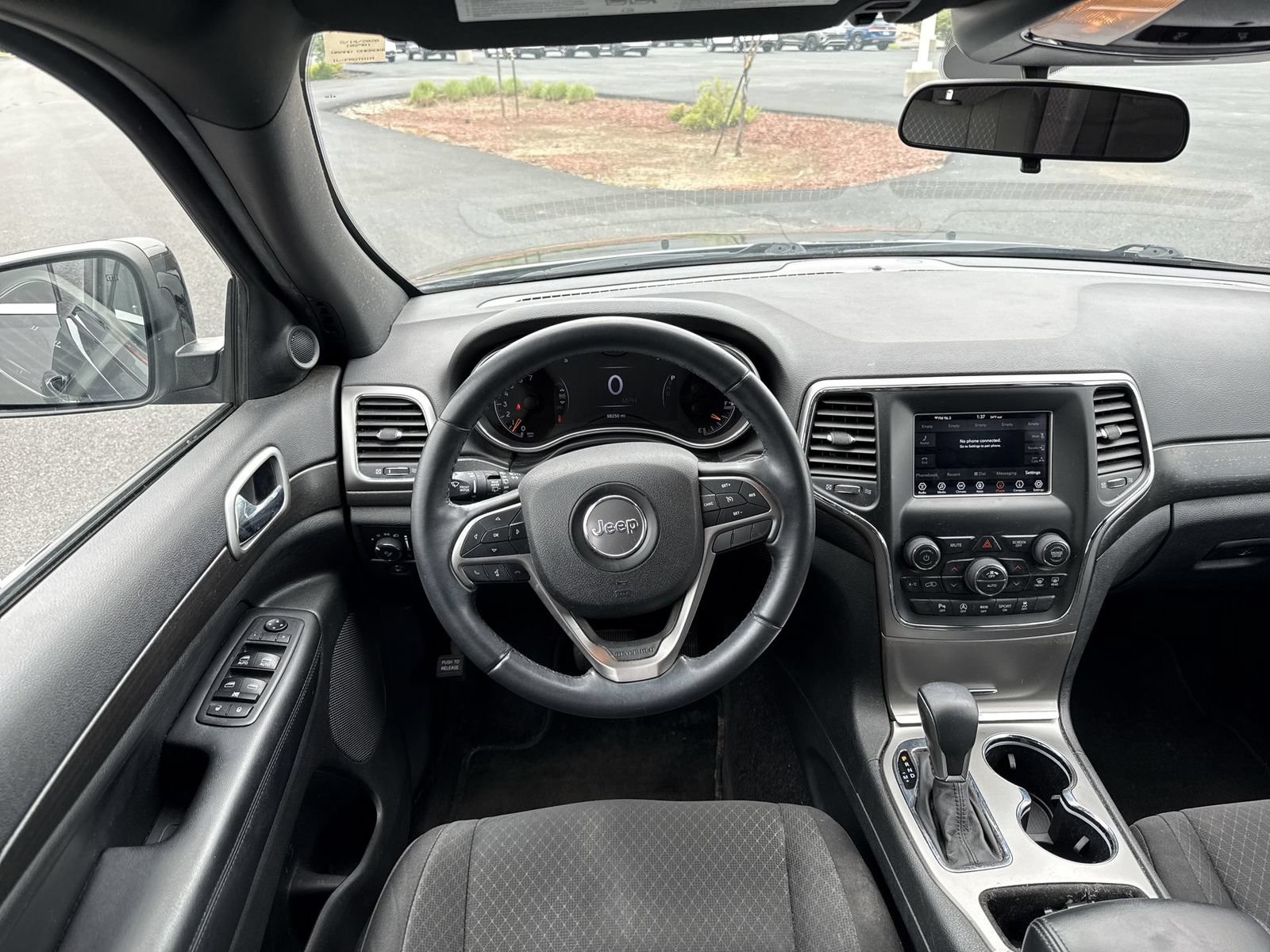 Used 2018 Jeep Grand Cherokee Laredo AWD/4WD image 15
