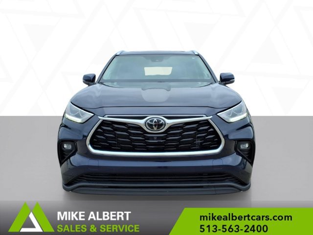 Used 2022 Toyota Highlander Limited AWD/4WD image 2