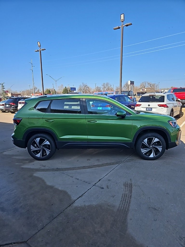 New 2026 Volkswagen Taos SE image 4