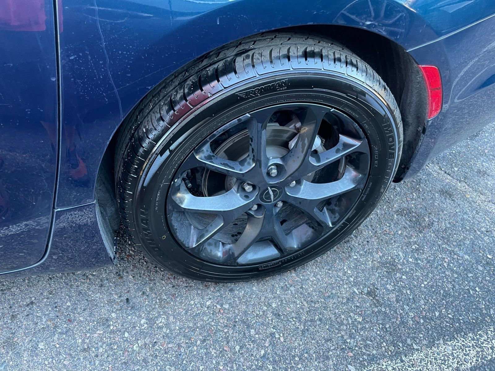 Used 2025 Chrysler Pacifica Limited image 34