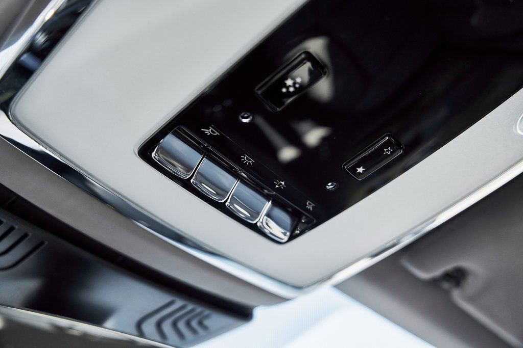 Used 2025 Rolls-Royce Phantom Sedan RWD image 94