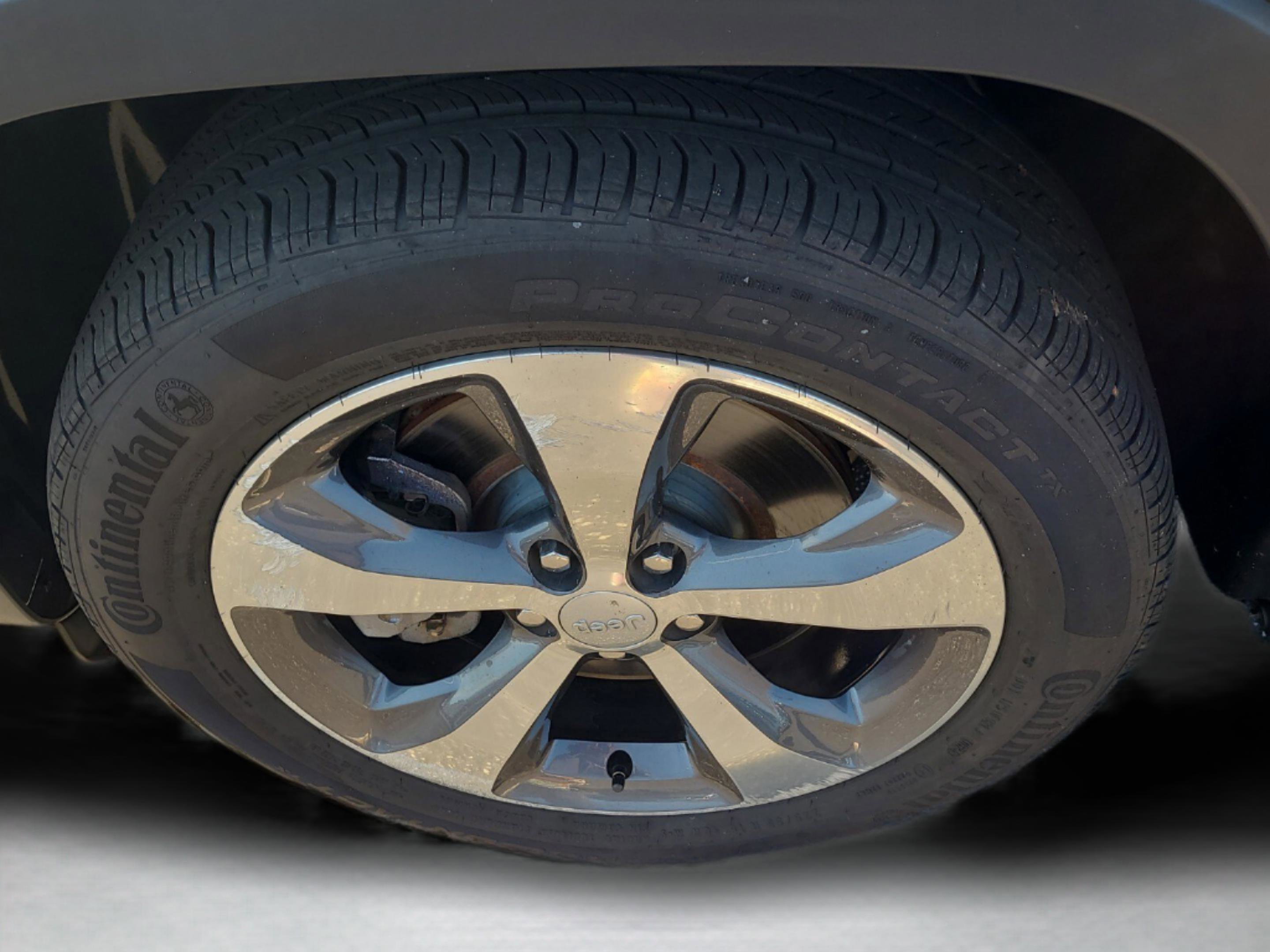 Used 2019 Jeep Cherokee Limited w/ Luxury Group image 9