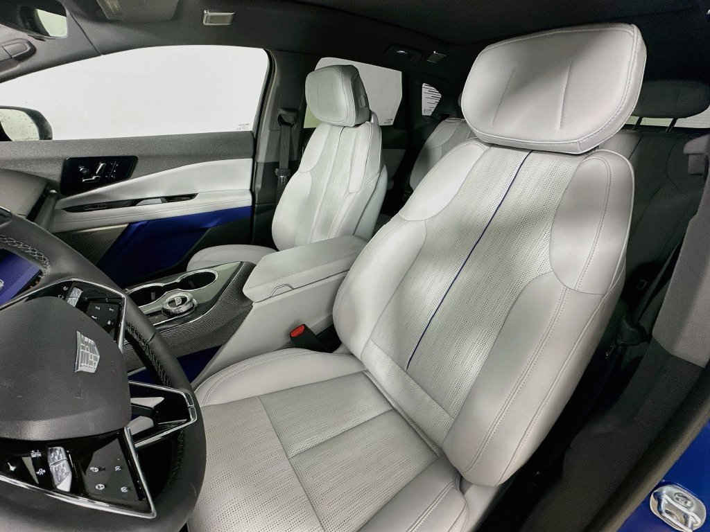 New 2027 Cadillac Optiq Premium Luxury w/ LPO, Floor Liner Package AWD/4WD image 26