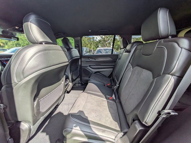 New 2025 Jeep Grand Cherokee L Laredo image 12