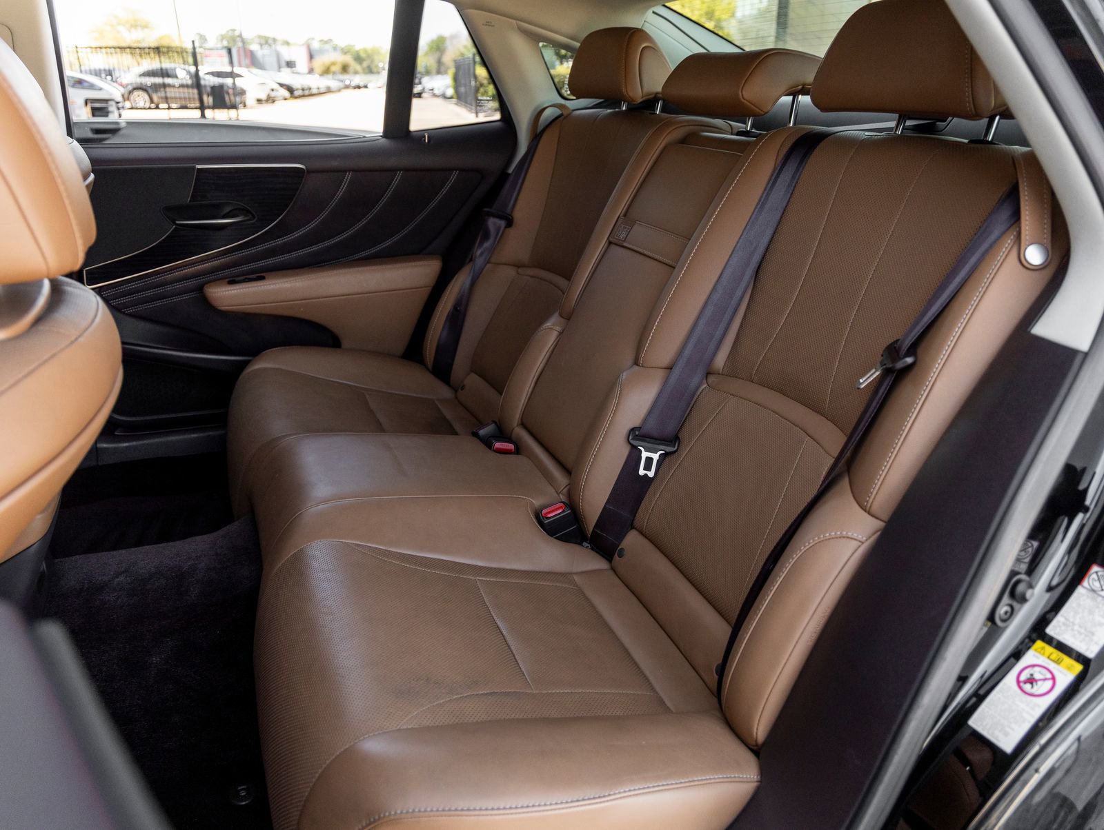 Used 2019 Lexus LS 500 w/ Accessory Package (Z2) image 32