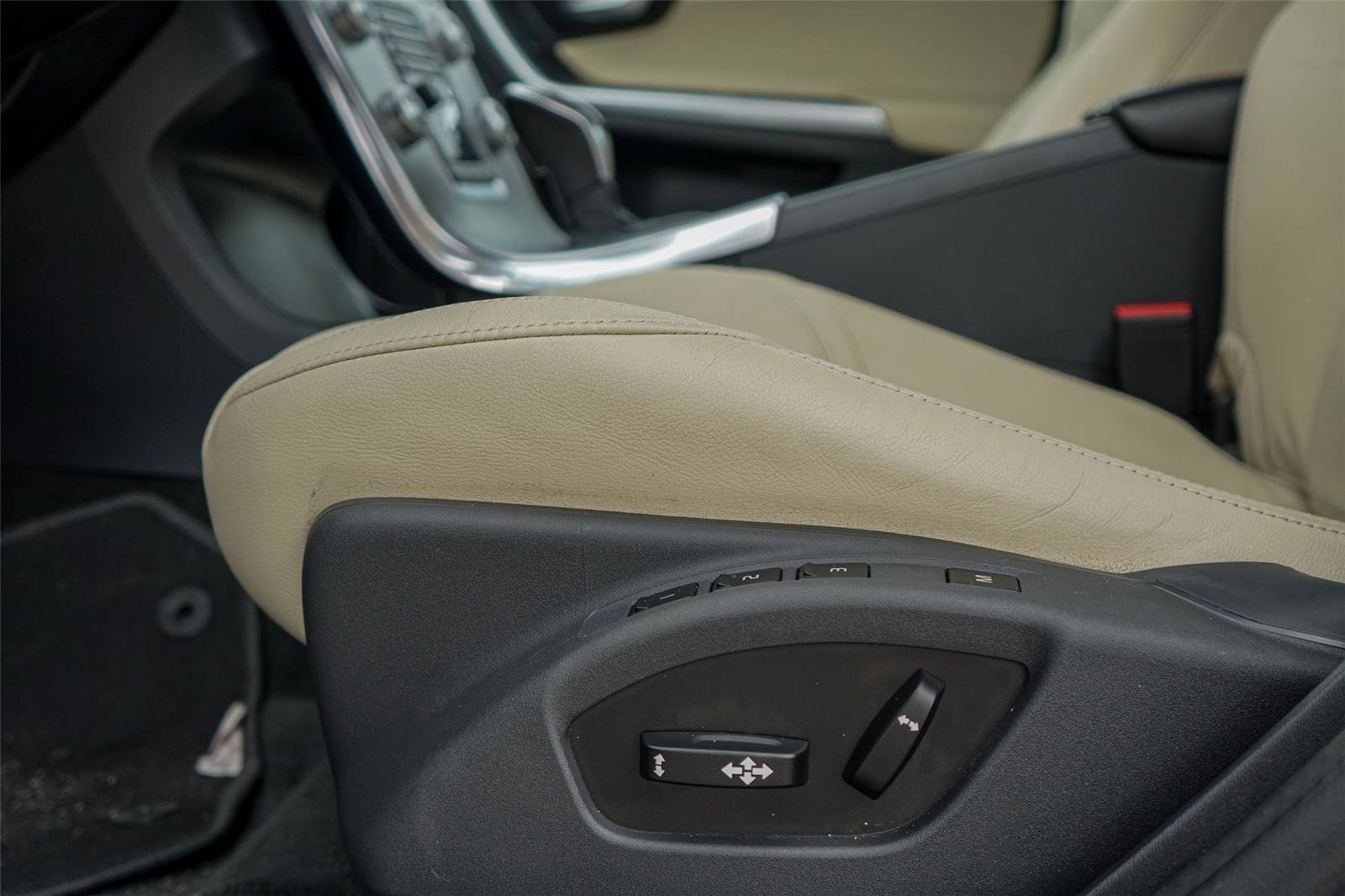 Used 2018 Volvo S60 T5 Dynamic w/ Vision Package image 21