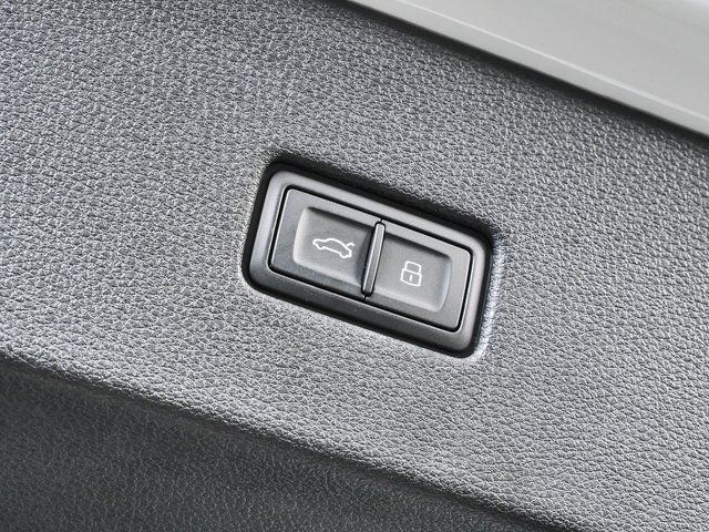 Used 2024 Audi Q8 Prestige AWD/4WD image 30