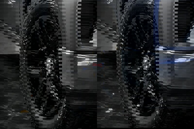 Used 2020 GMC Sierra 1500 SLE w/ X31 Off-Road Package image 3