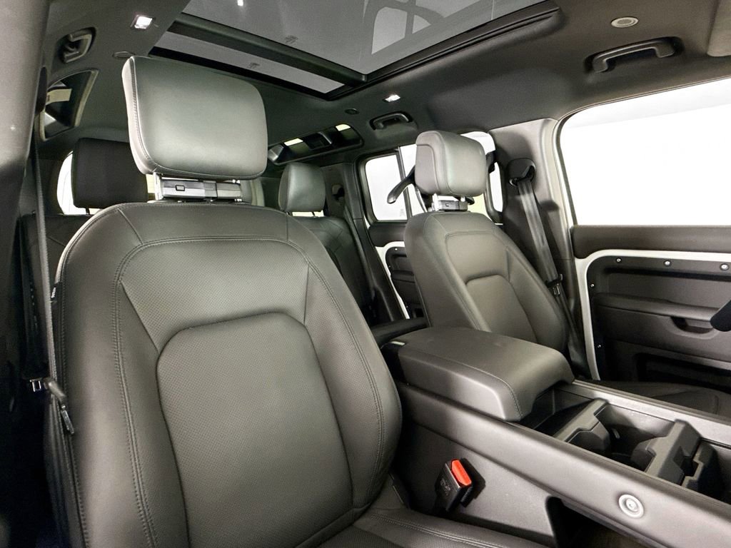Used 2025 Land Rover Defender 110 S image 14
