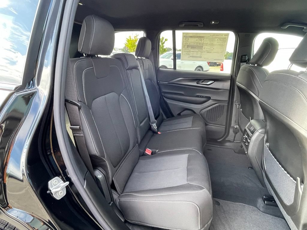 New 2026 Jeep Grand Cherokee Laredo RWD image 40
