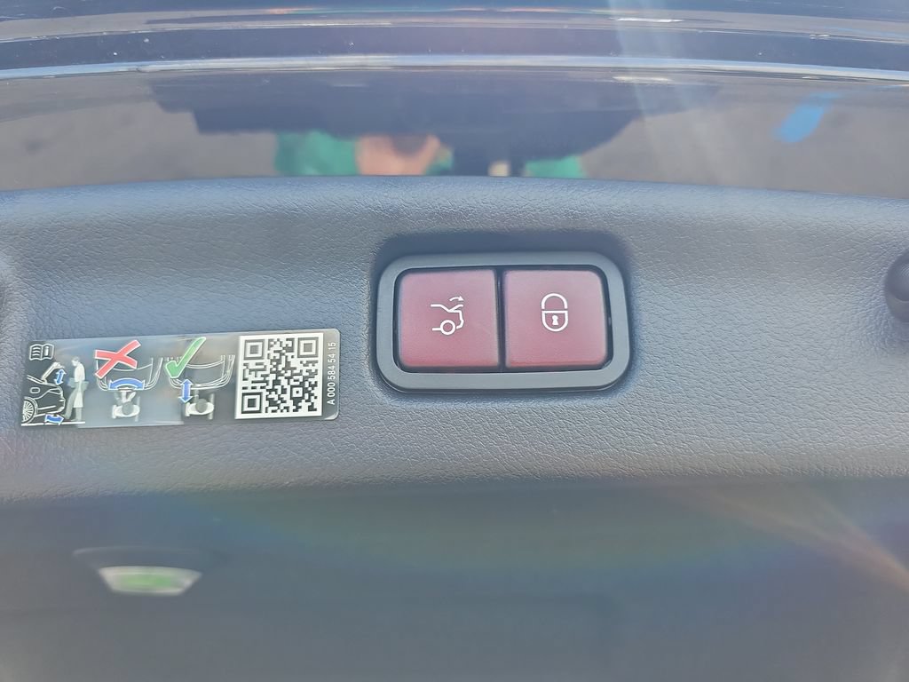 Used 2025 Mercedes-Benz C 300 Sedan image 33
