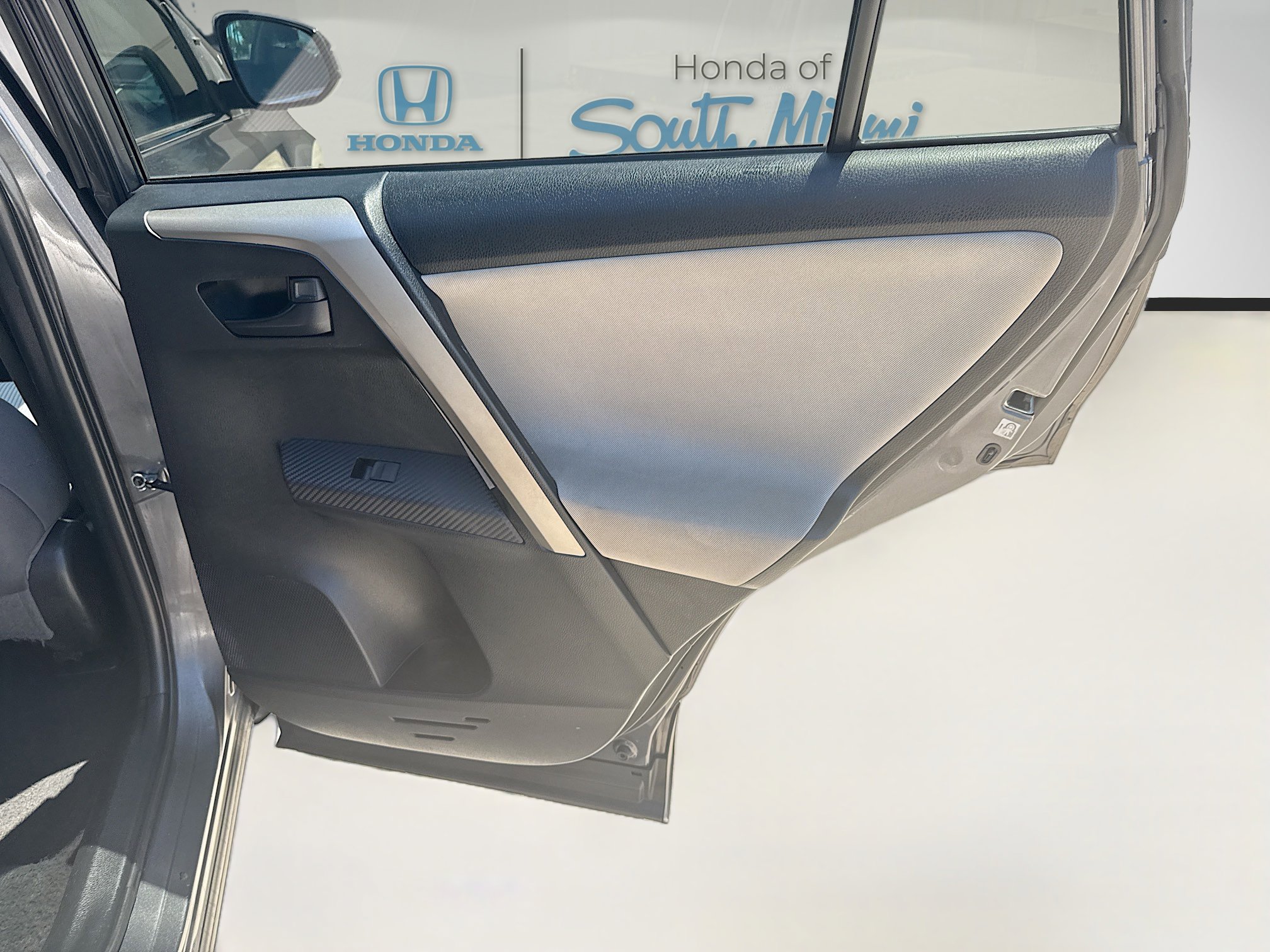 Used 2015 Toyota RAV4 LE FWD image 29