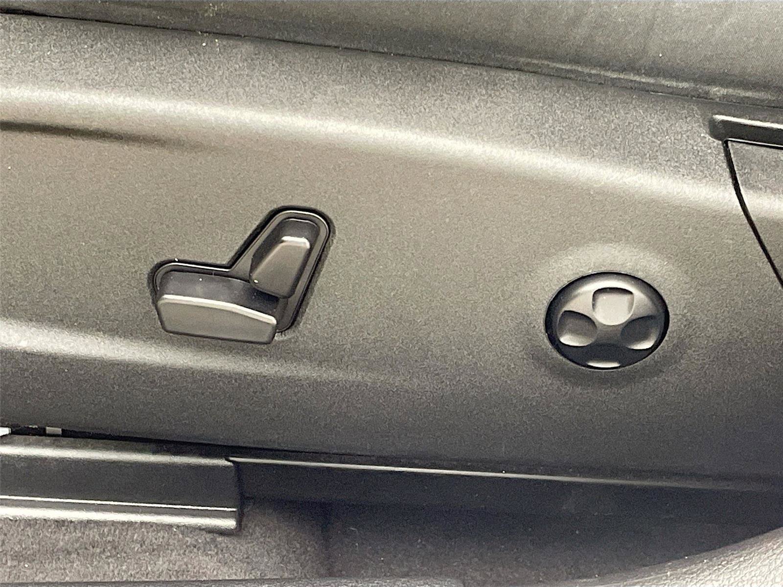 Used 2018 Chrysler 300 Touring image 19