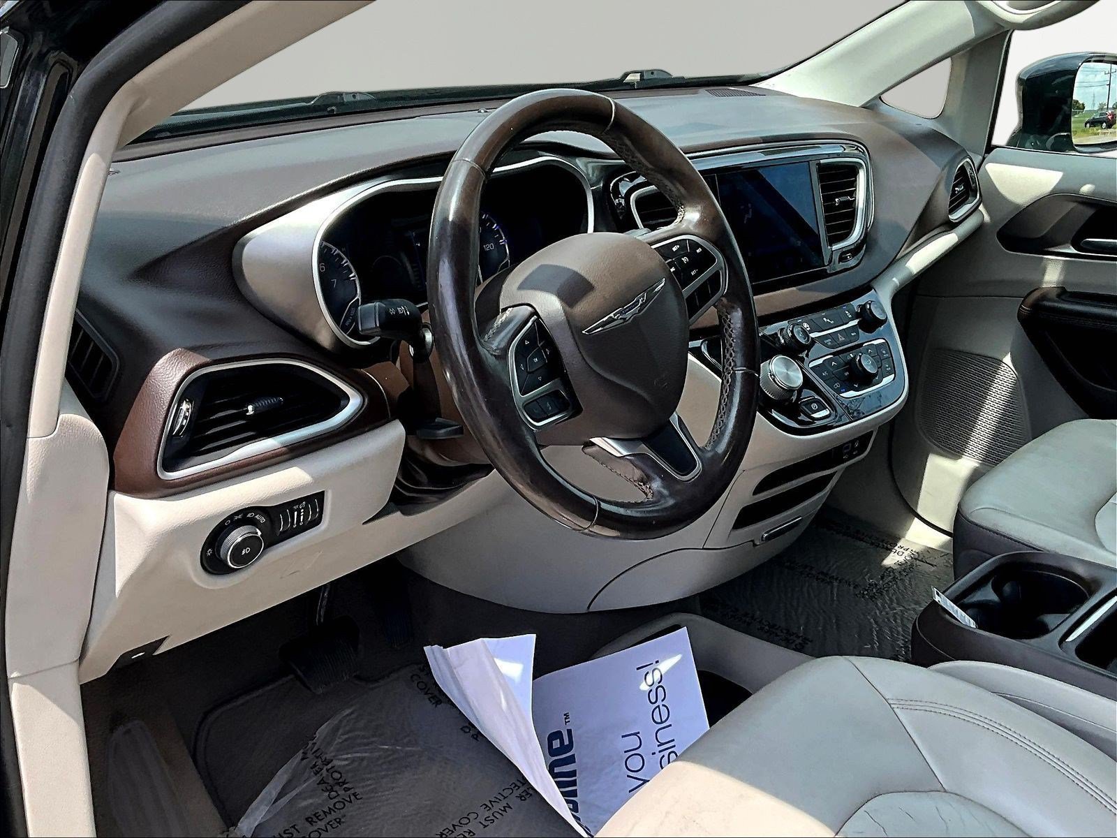 Used 2017 Chrysler Pacifica Touring-L FWD image 20