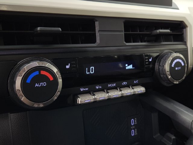 Used 2024 Toyota Tacoma TRD Sport AWD/4WD image 27