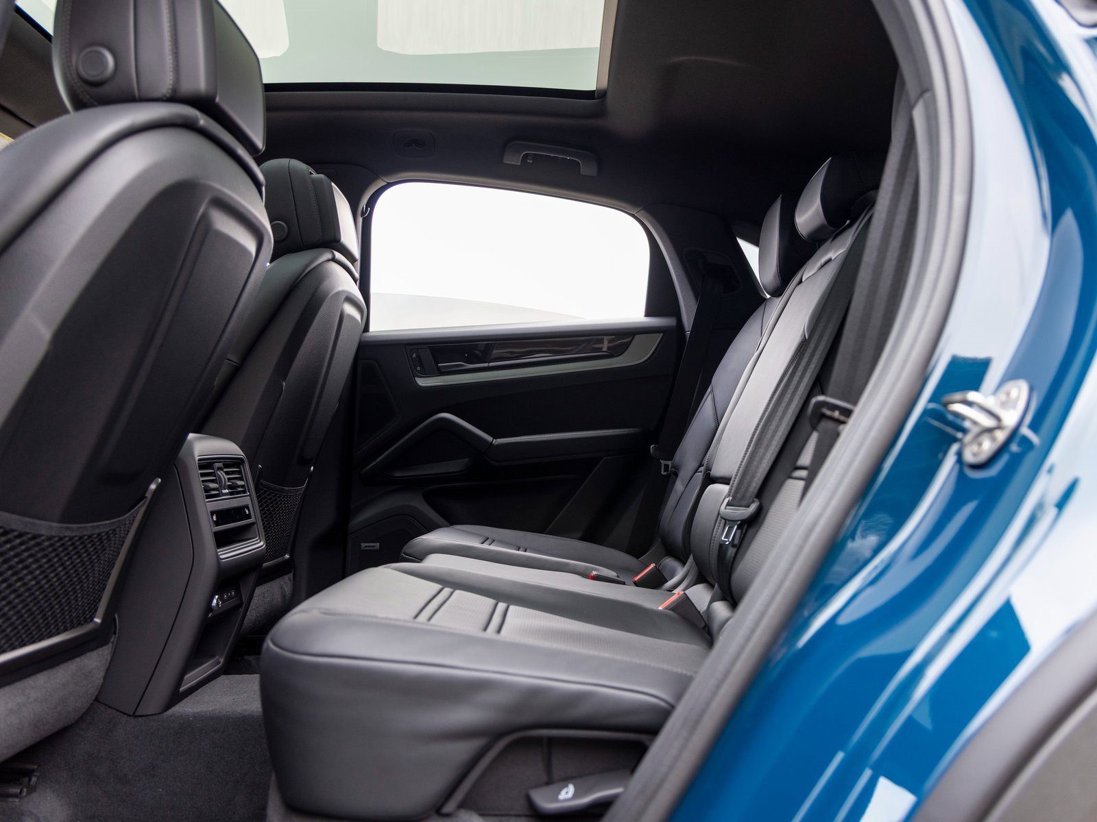 New 2026 Porsche Cayenne Coupe image 38