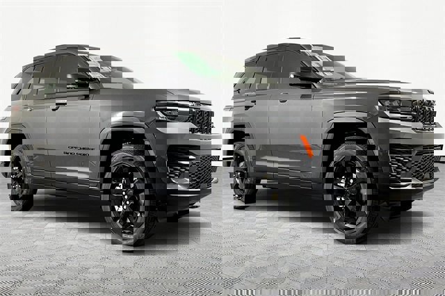 New 2025 Jeep Grand Cherokee Laredo image 3