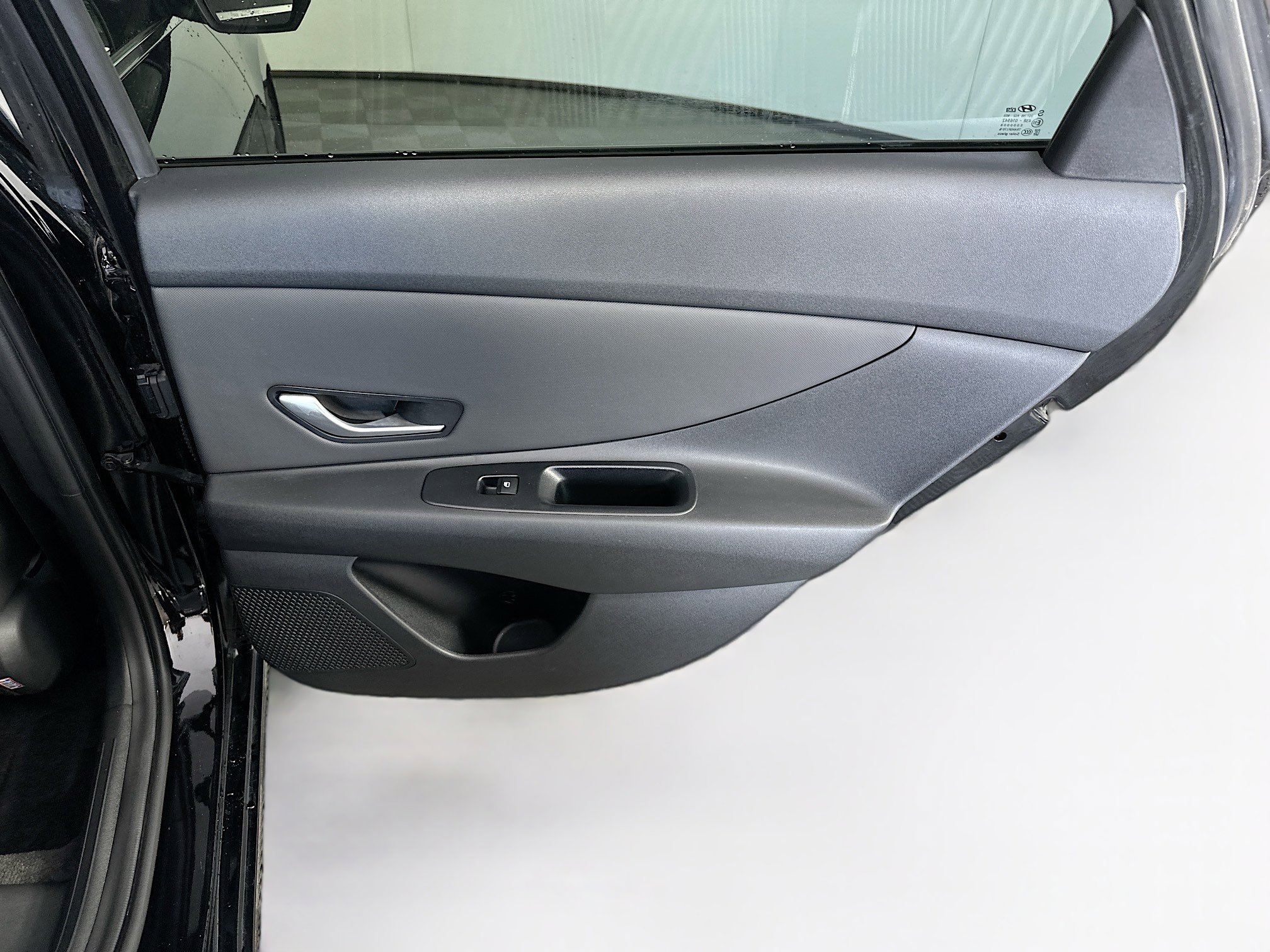 Used 2023 Hyundai Elantra Limited w/ Cargo Package image 30