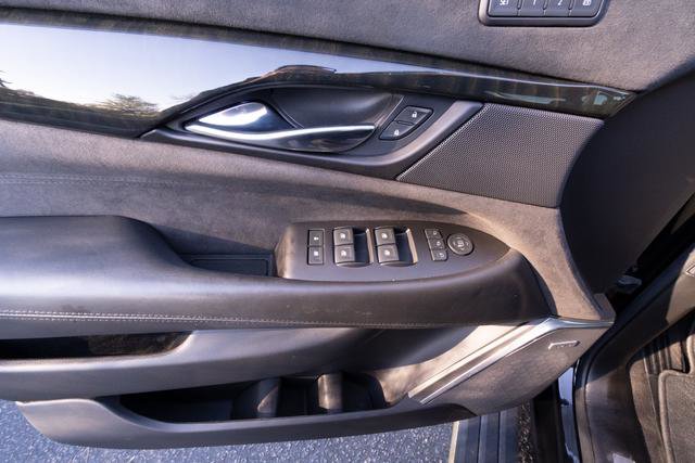 Used 2020 Cadillac Escalade Platinum image 12