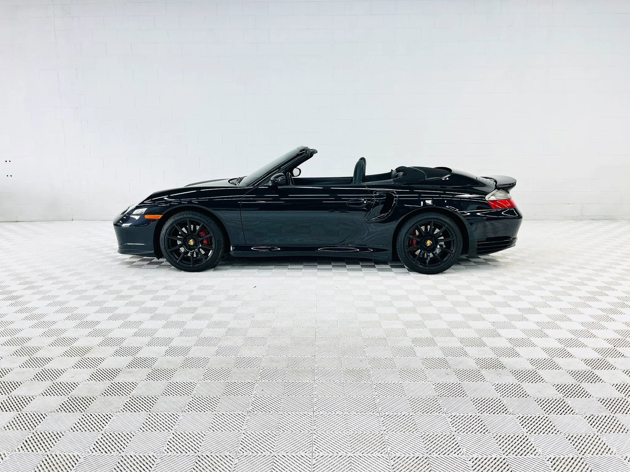 Used 2004 Porsche 911 Turbo AWD/4WD image 1