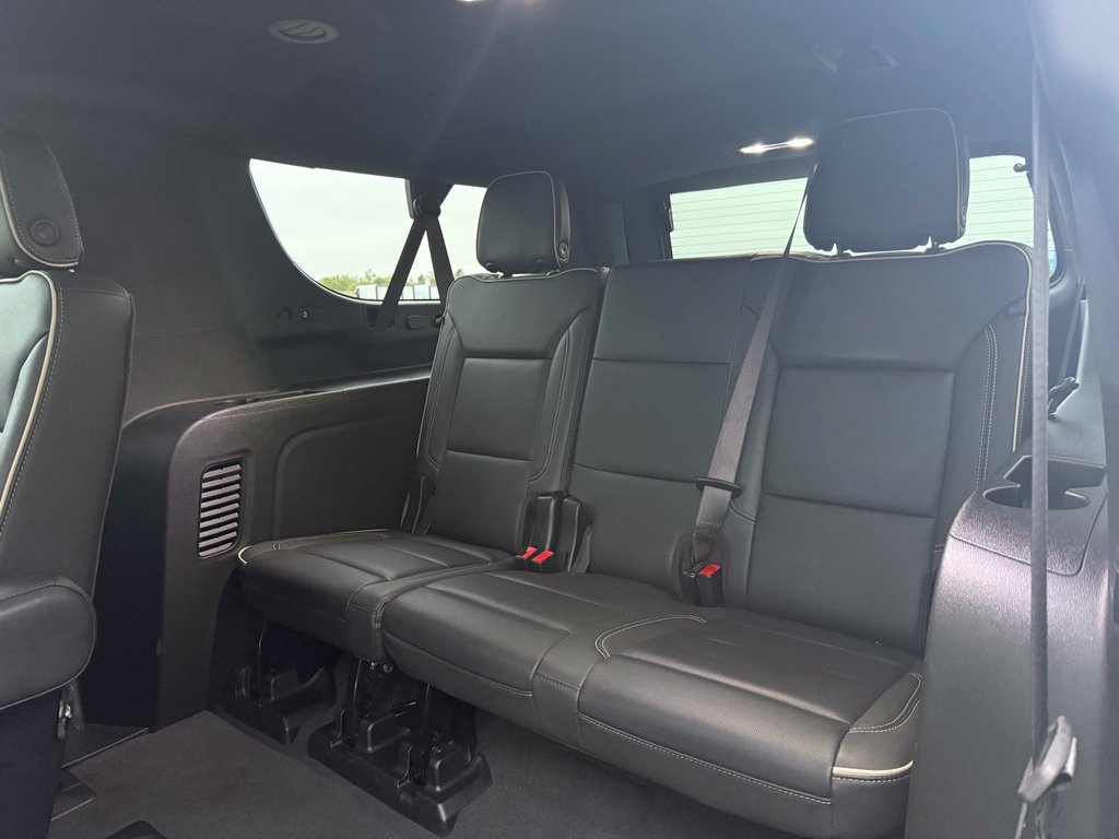 Used 2026 Chevrolet Suburban Premier AWD/4WD image 15