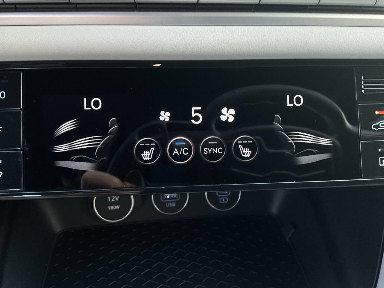 Used 2025 Genesis G70 2.5T RWD image 27