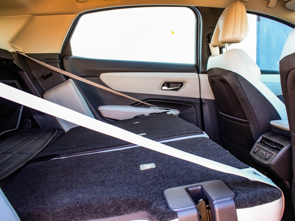 Used 2023 Nissan Ariya AWD image 39