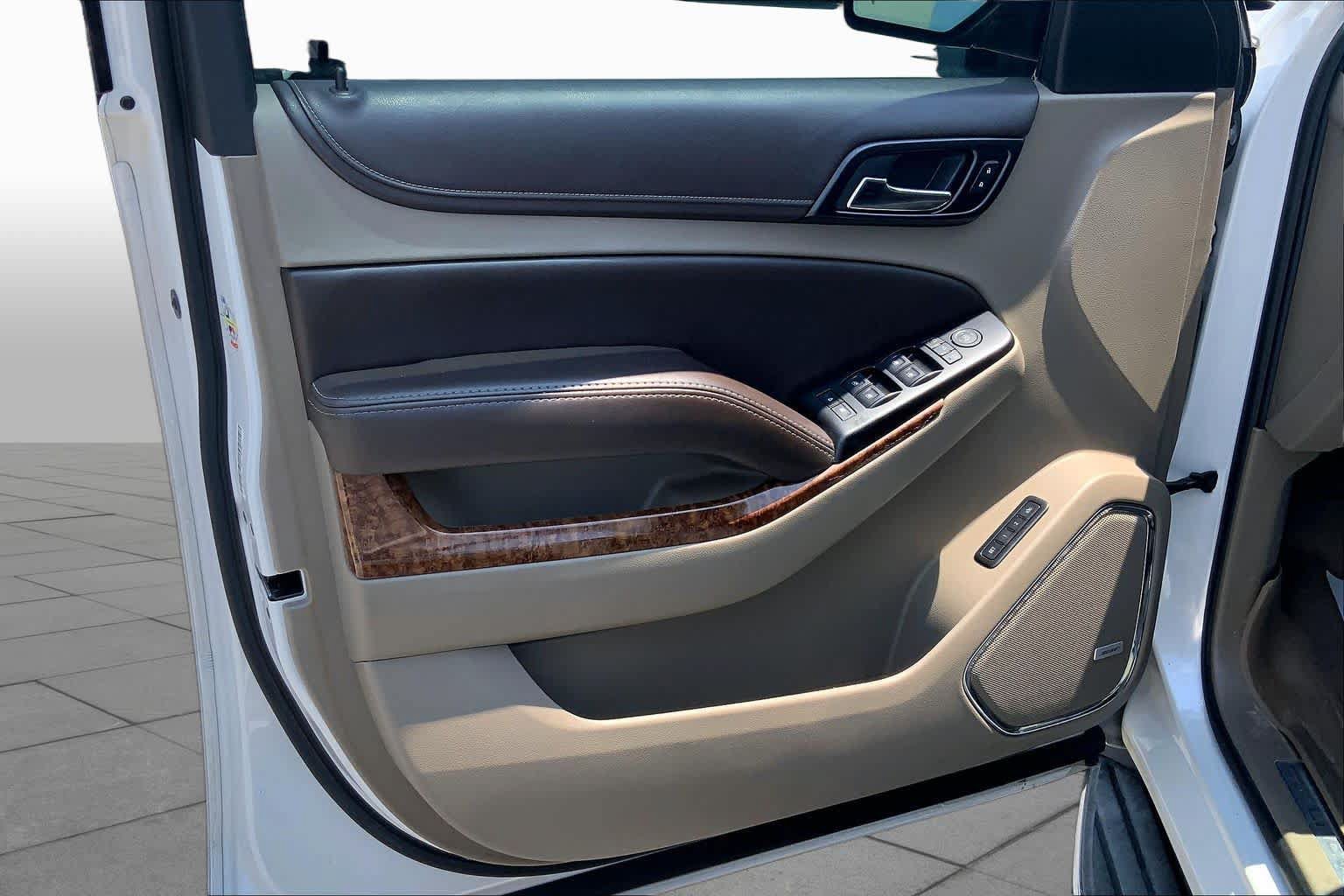 Used 2016 Chevrolet Suburban LTZ RWD image 21