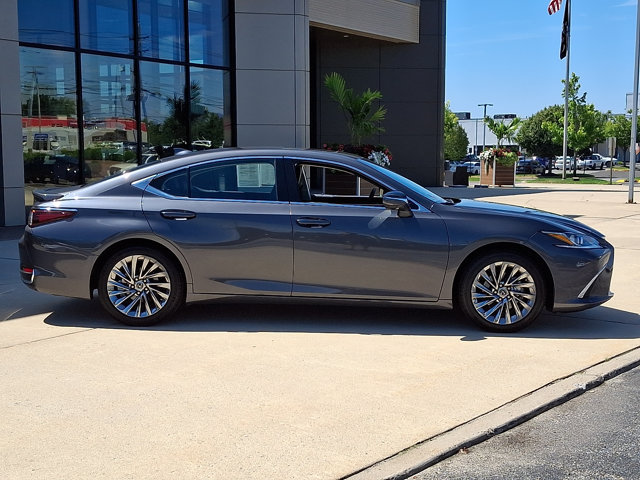 Used 2025 Lexus ES 300h w/ Luxury Package FWD image 7