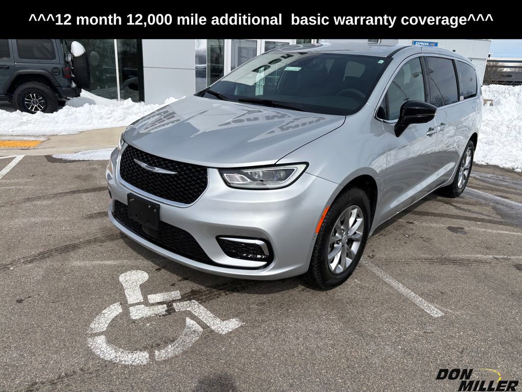 New 2026 Chrysler Pacifica Select image 4