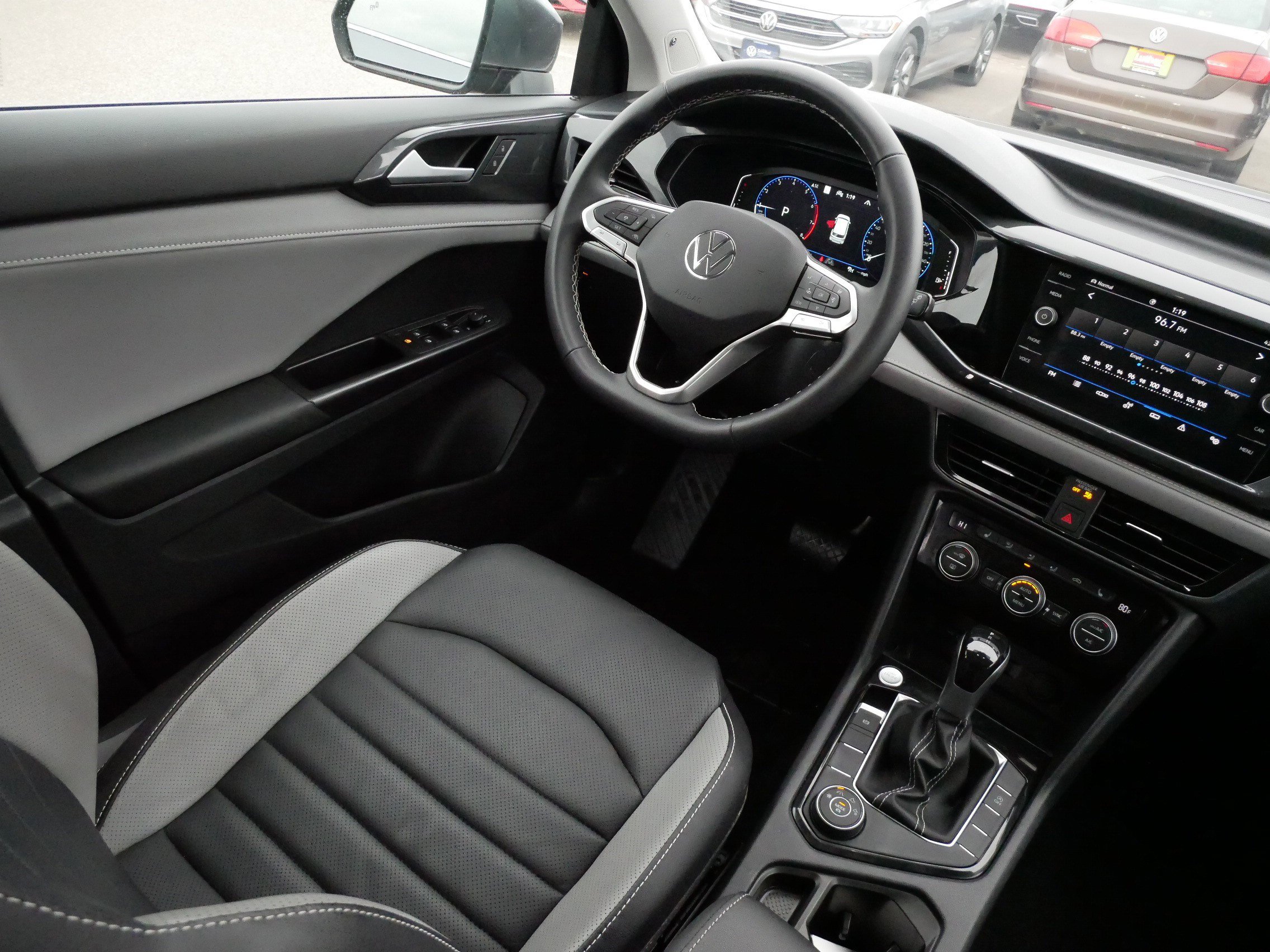 Used 2023 Volkswagen Taos SEL image 9