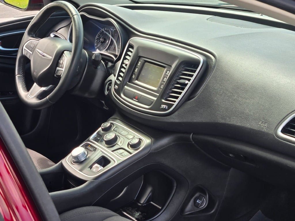 Used 2015 Chrysler 200 Limited w/ Convenience Group FWD image 8