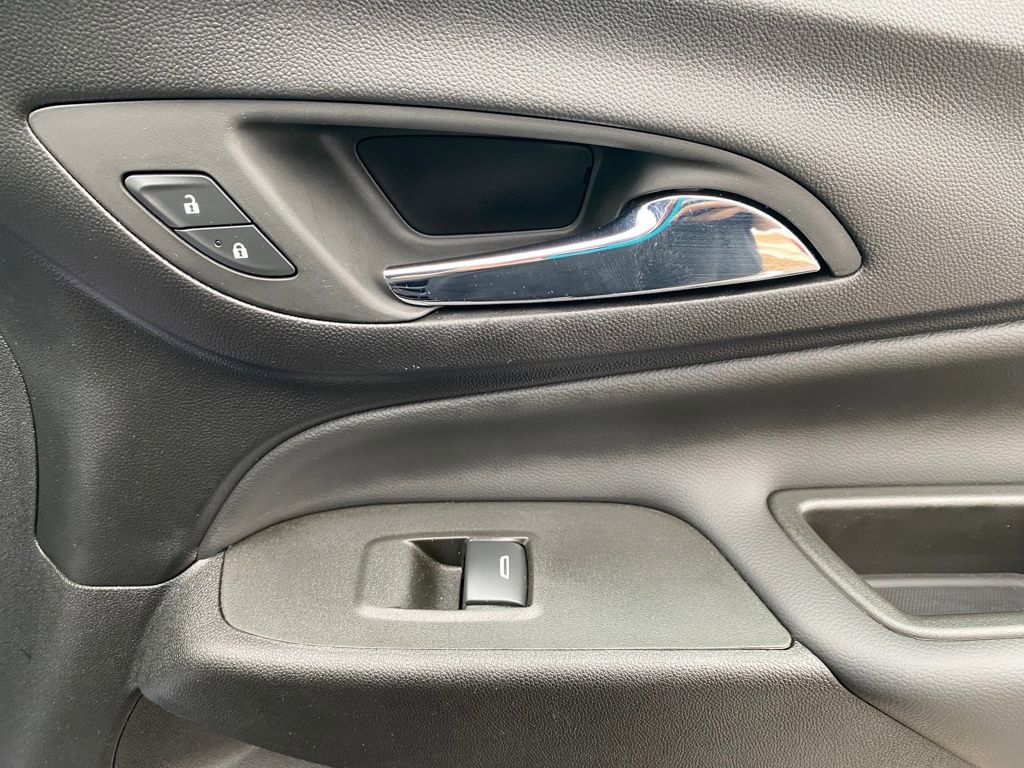 Used 2023 Chevrolet Equinox LT w/ Driver Convenience Package image 10