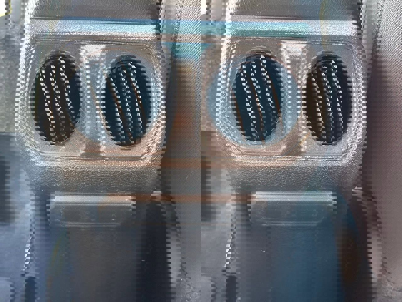 Used 2023 Jeep Wrangler Sport S image 17