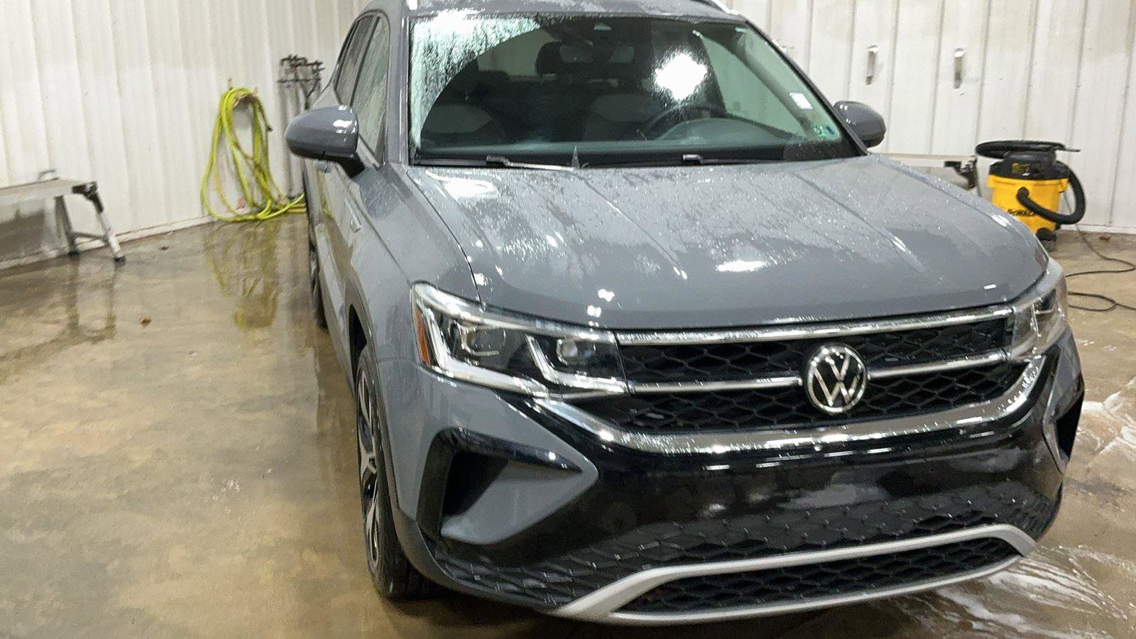 Used 2022 Volkswagen Taos SEL image 3