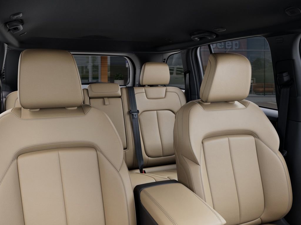 Used 2025 Jeep Grand Cherokee Limited image 26