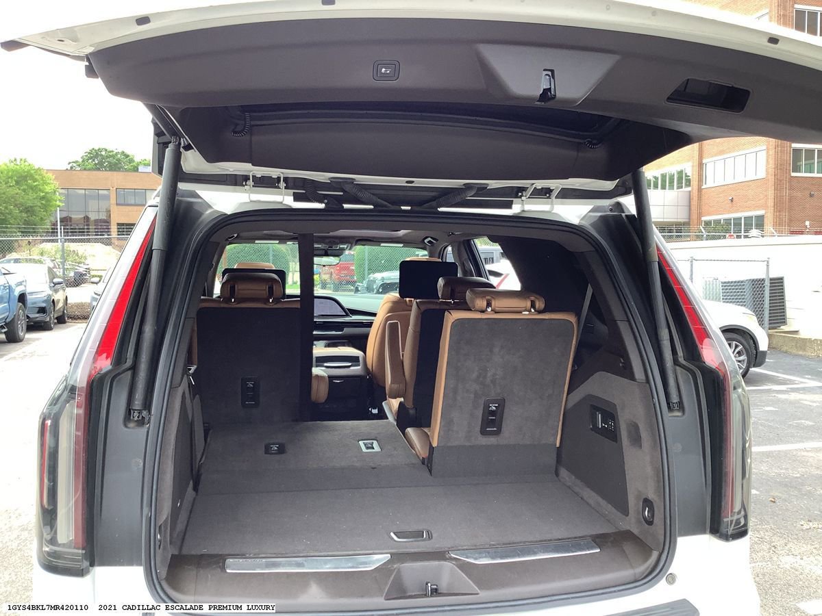 Used 2021 Cadillac Escalade Premium Luxury w/ LPO, Radiant Package AWD/4WD image 17