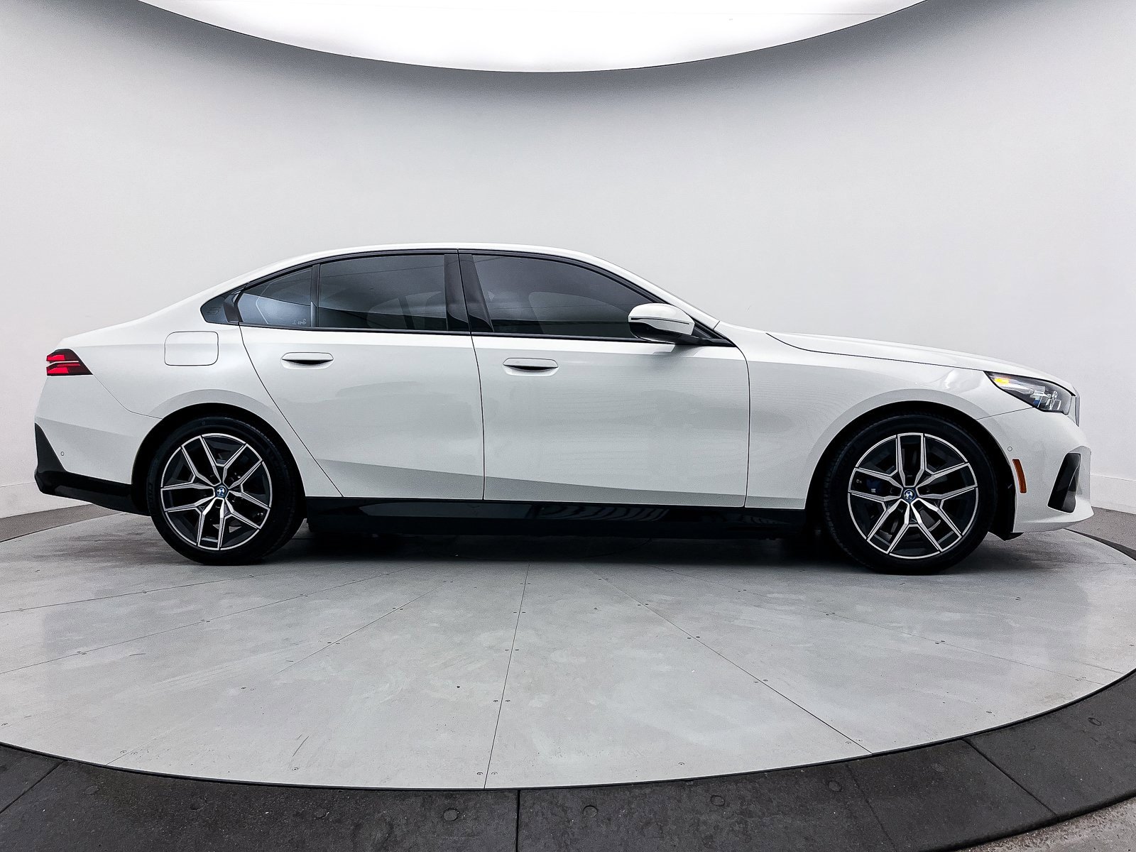 Used 2024 BMW i5 eDrive40i w/ M Sport Package image 40