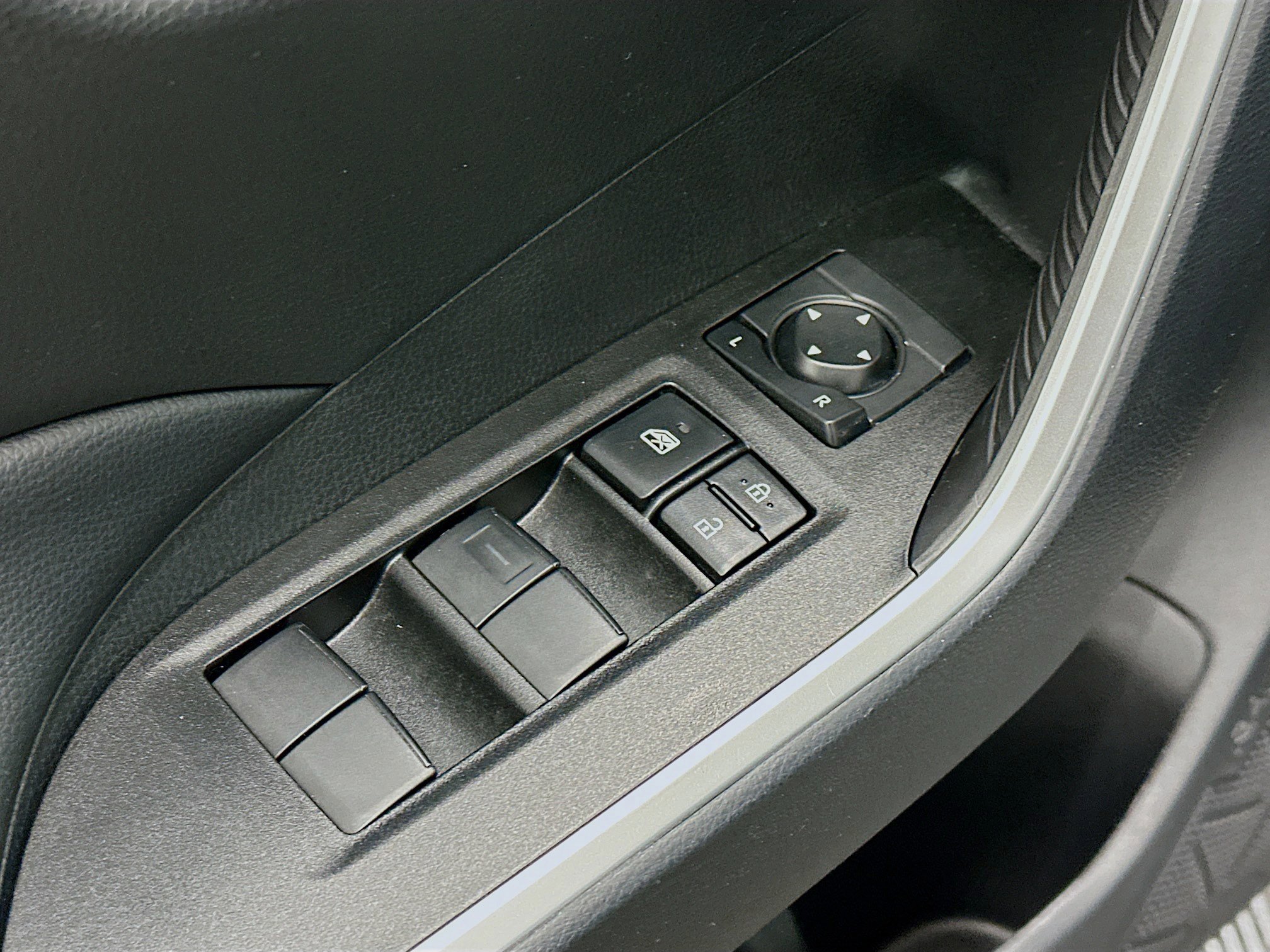 Used 2025 Toyota RAV4 LE image 15