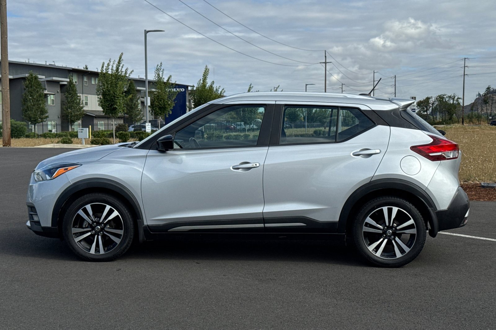 Used 2020 Nissan Kicks SR image 6