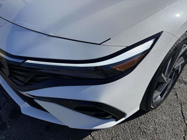 Certified 2025 Hyundai Elantra SEL FWD image 7