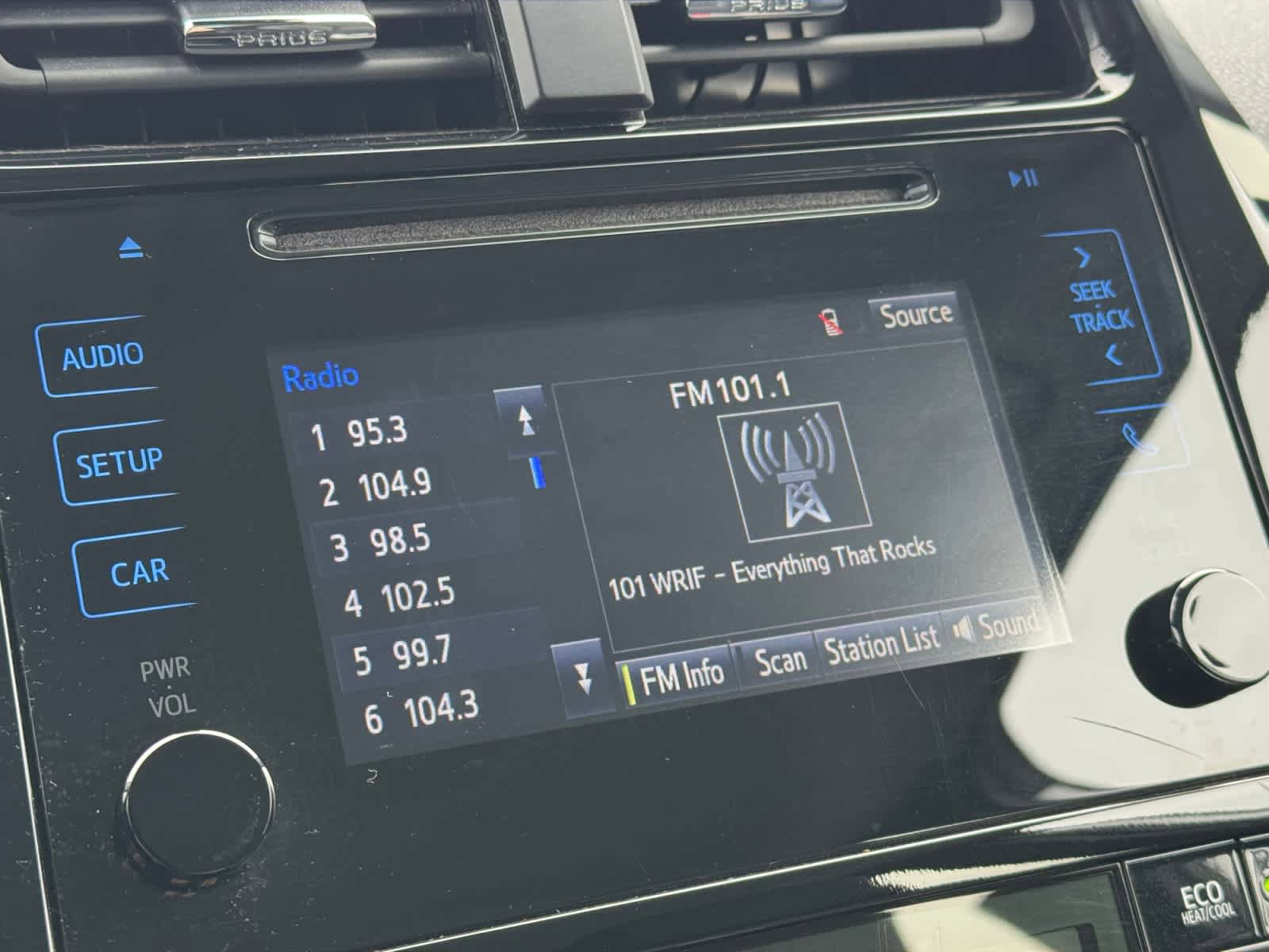 Used 2019 Toyota Prius XLE FWD image 5